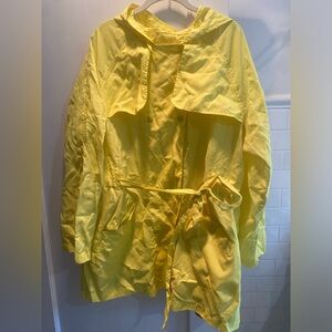 Old Navy-Jacket in a Pocket- Yellow Trench Coat, Size XL, Perfect travel Piece!